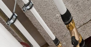 Замена труб водоснабжения в квартире: цена от 2067 руб. - СантехДомКрм